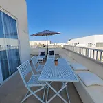 Cosy 1 Bedroom Penthouse With Large Corner Terrace & Outside Furniture - Open View Lägenhet