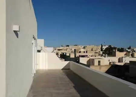 Cosy 1 Bedroom Penthouse With Large Corner Terrace & Outside Furniture - Open View