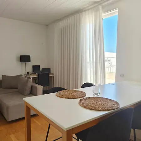 Cosy 1 Bedroom Penthouse With Large Corner Terrace & Outside Furniture - Open View *
