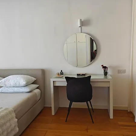 Cosy 1 Bedroom Penthouse With Large Corner Terrace & Outside Furniture - Open View