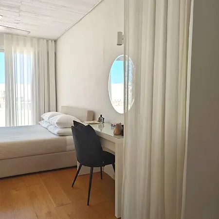Apartmán Cosy 1 Bedroom Penthouse With Large Corner Terrace & Outside Furniture - Open View *